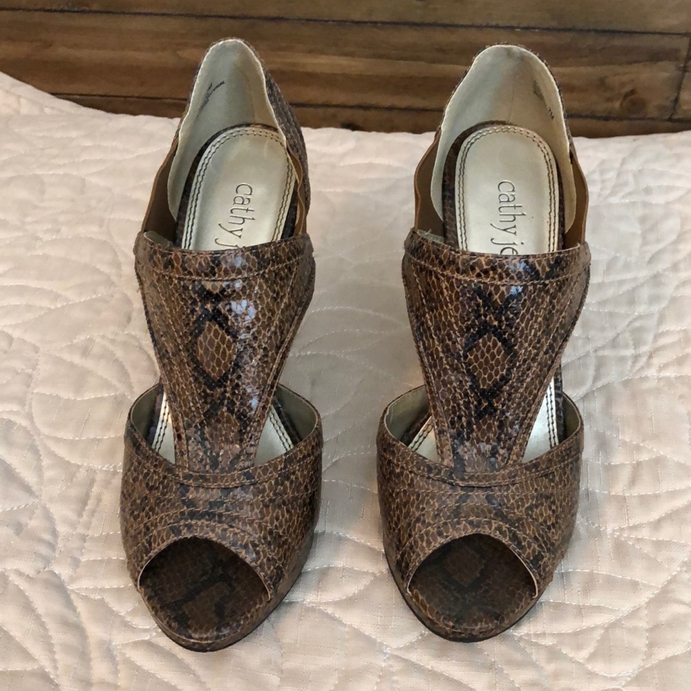 Shoes - Picture 2 of 4